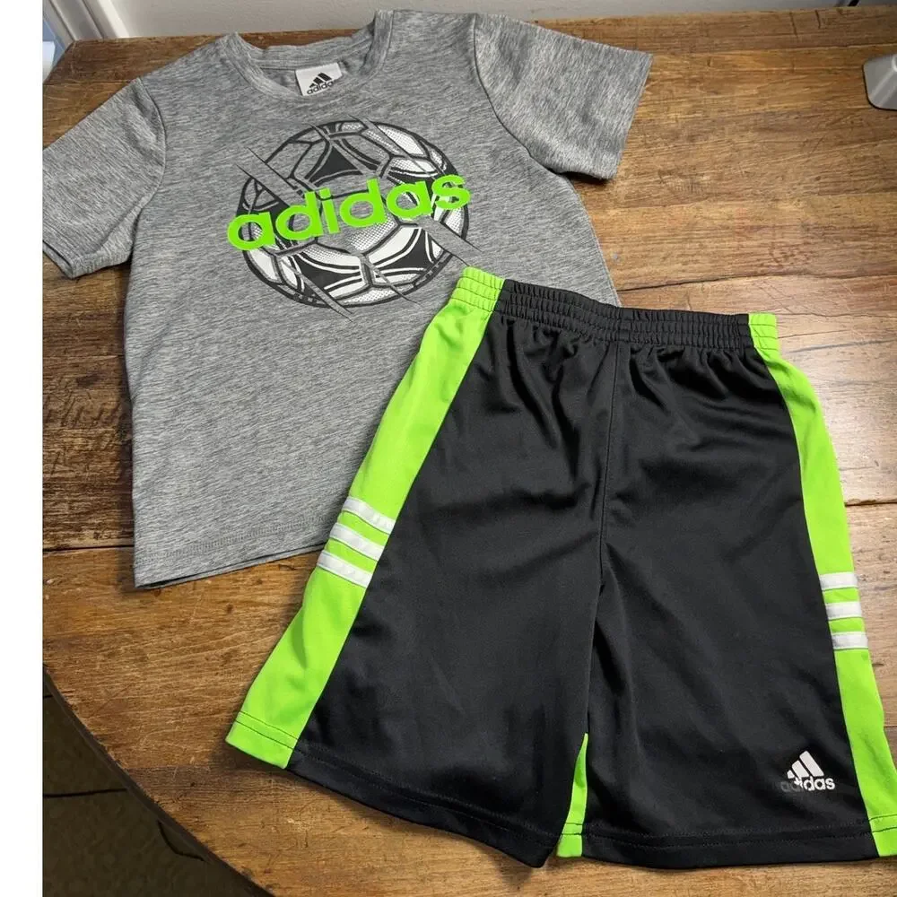Adidas Boys 2pc soccer outfit size 5